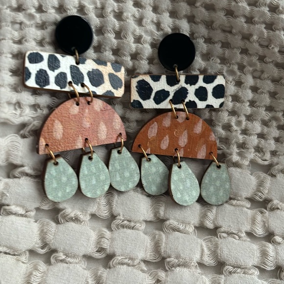 Audra Style Statement Earrings - Picture 1 of 2